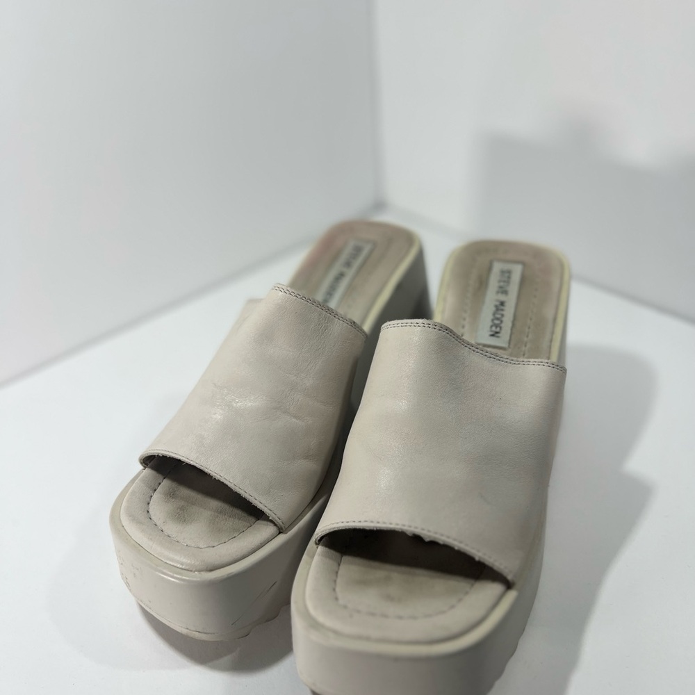 Steve Madden Women's Beige Platform Mules